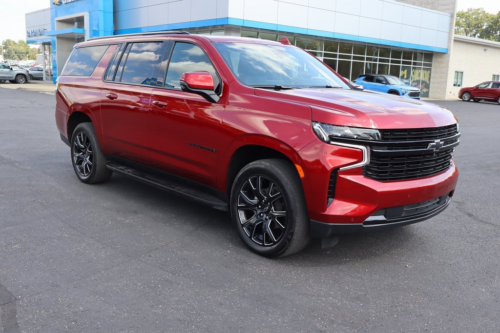 Used 2024 Chevrolet Suburban RST w/ Luxury Package image 2