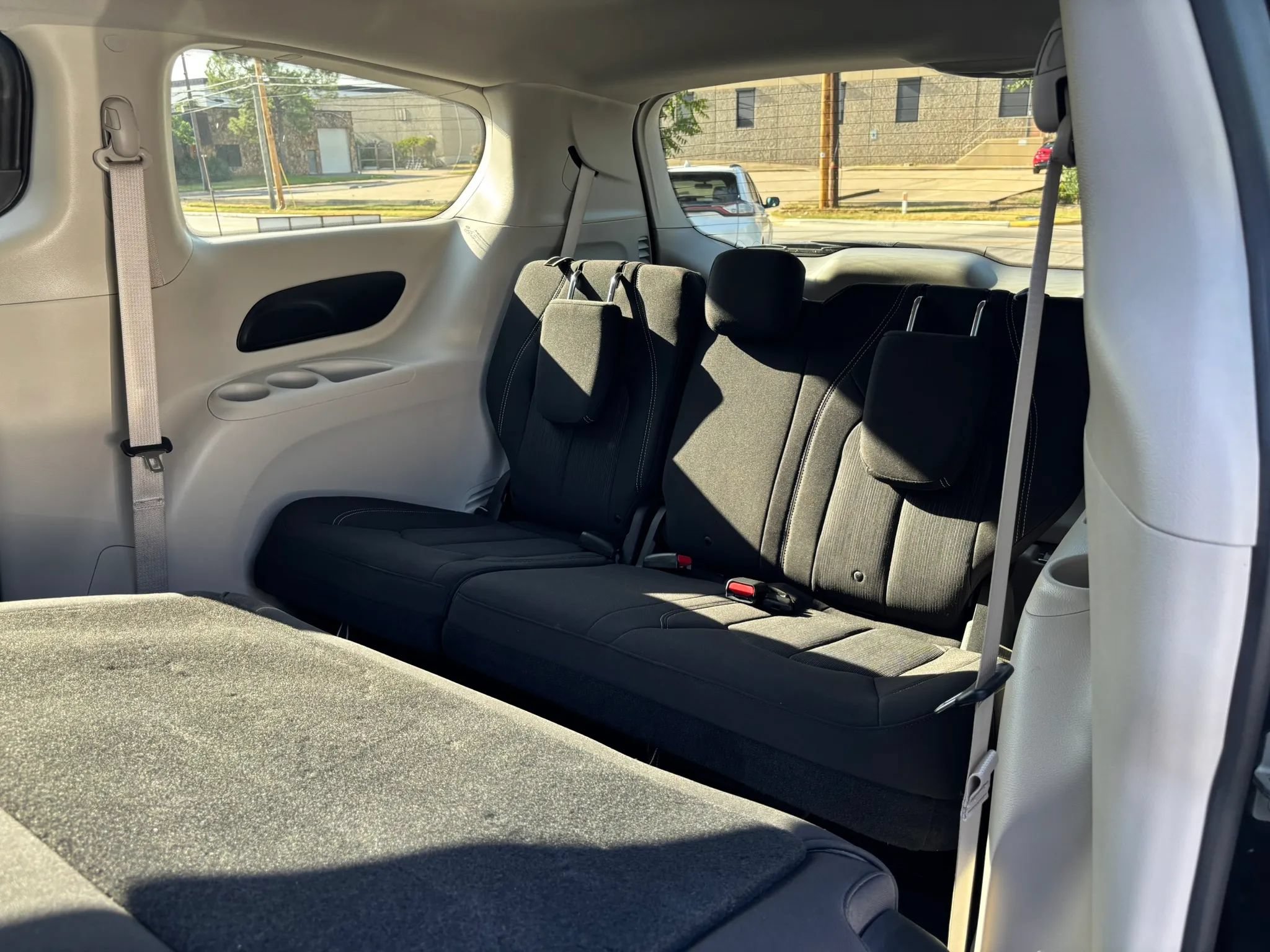 Used 2021 Chrysler Voyager L FWD image 51