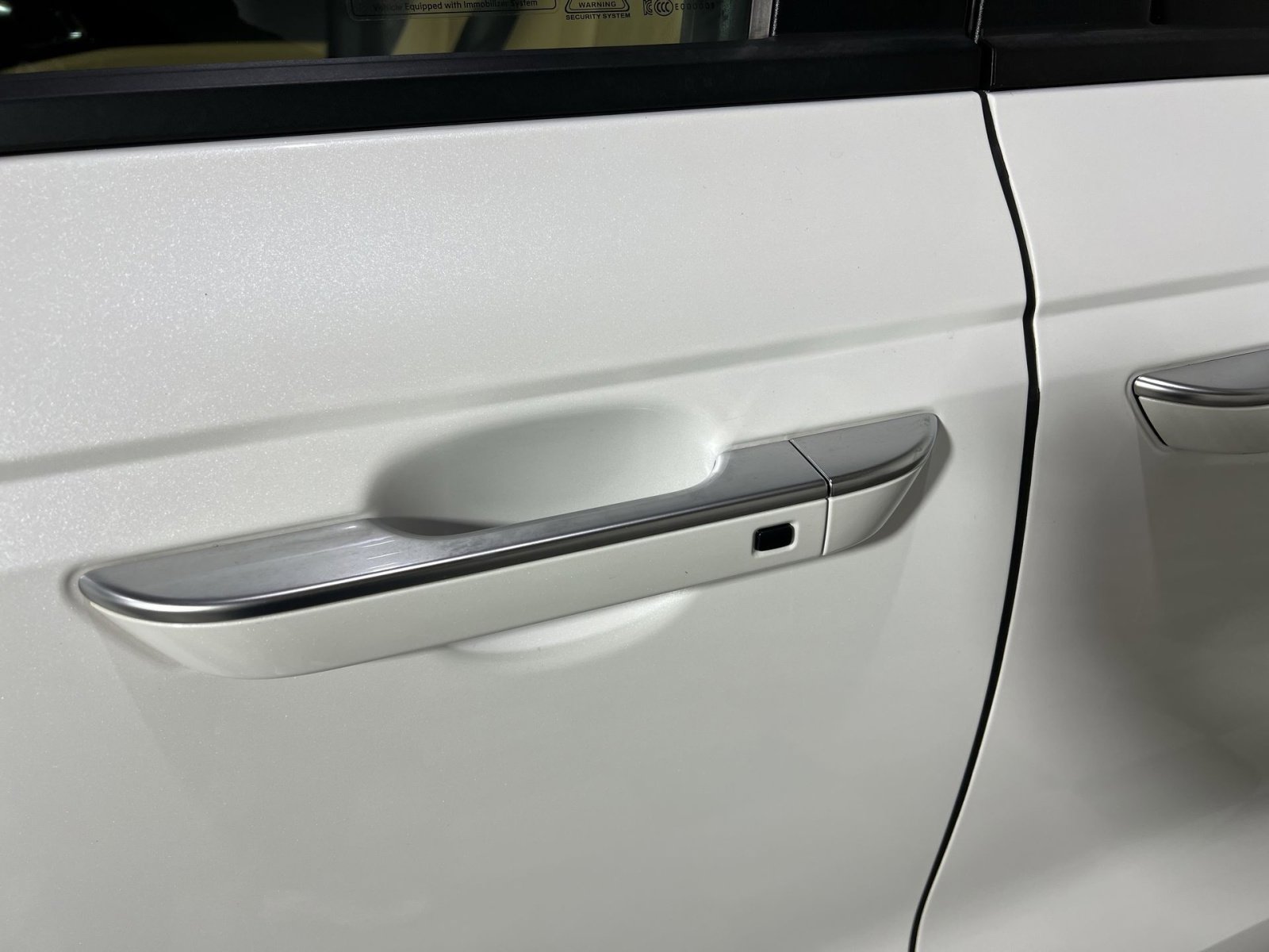 Used 2024 Kia Carnival EX image 15