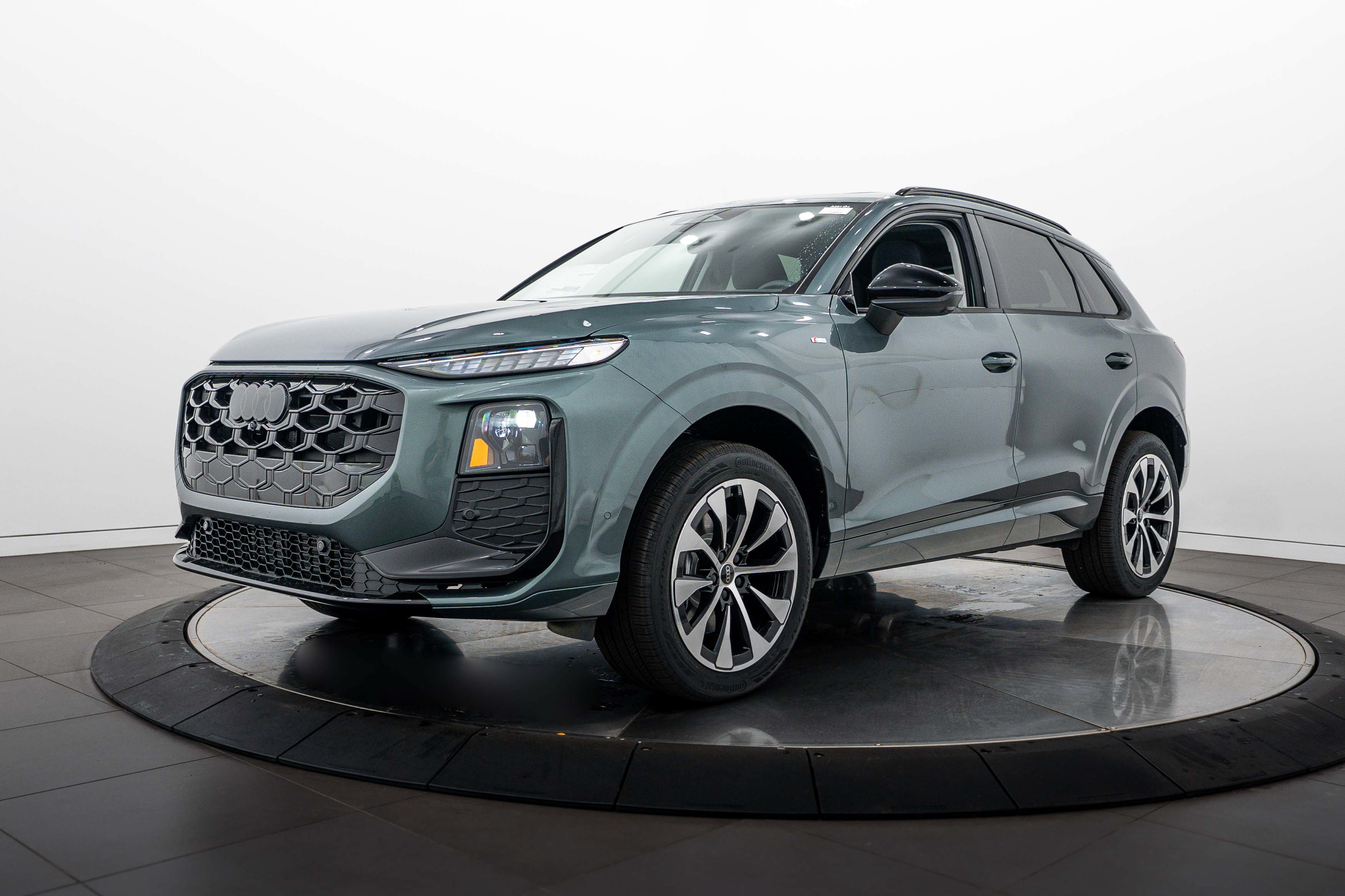 New 2026 Audi Q3 quattro 2.0T AWD/4WD image 7