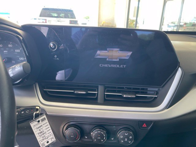 Used 2024 Chevrolet Trax LS w/ LS Convenience Package FWD image 15