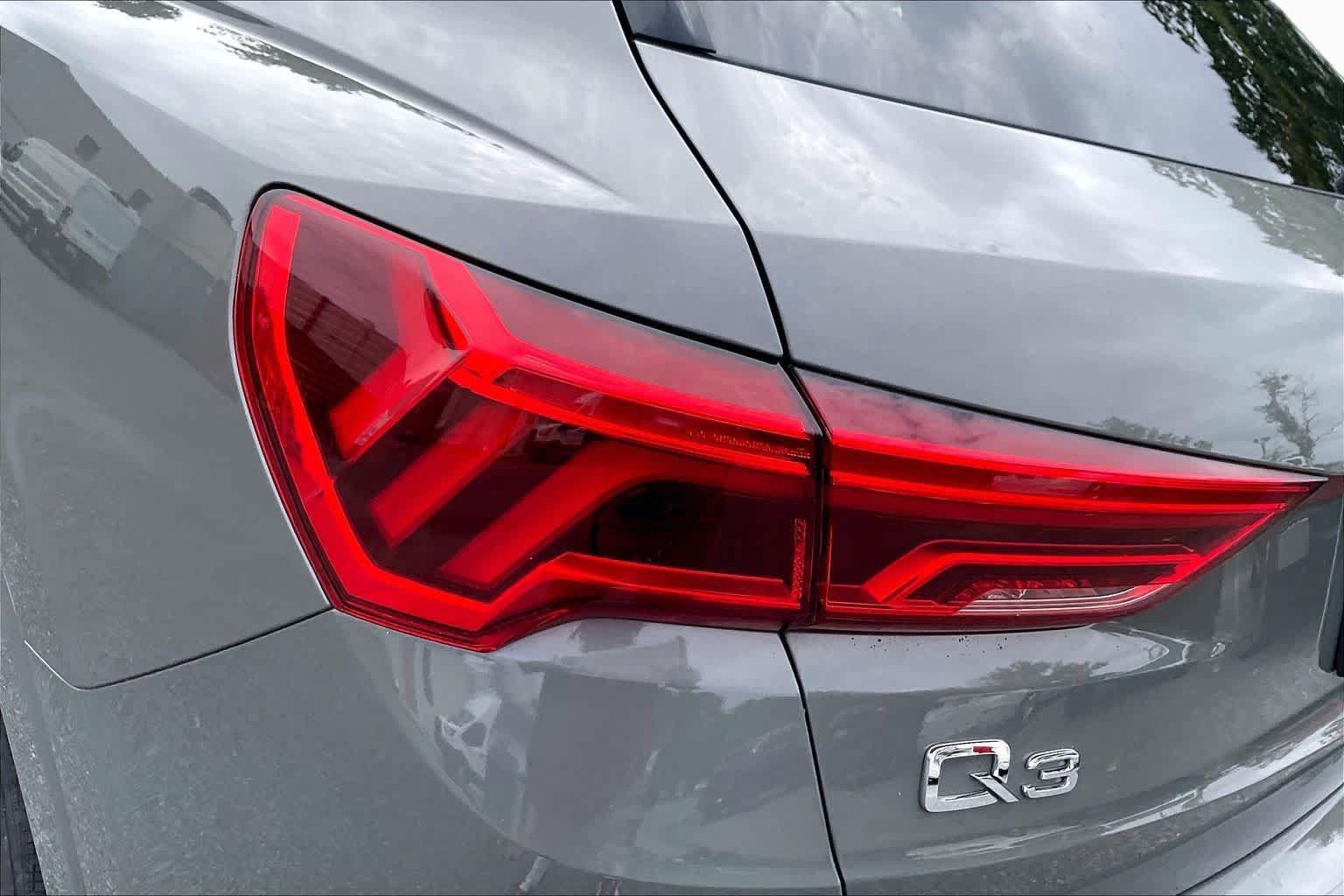 Used 2021 Audi Q3 2.0T Premium w/ Convenience Package AWD/4WD image 29