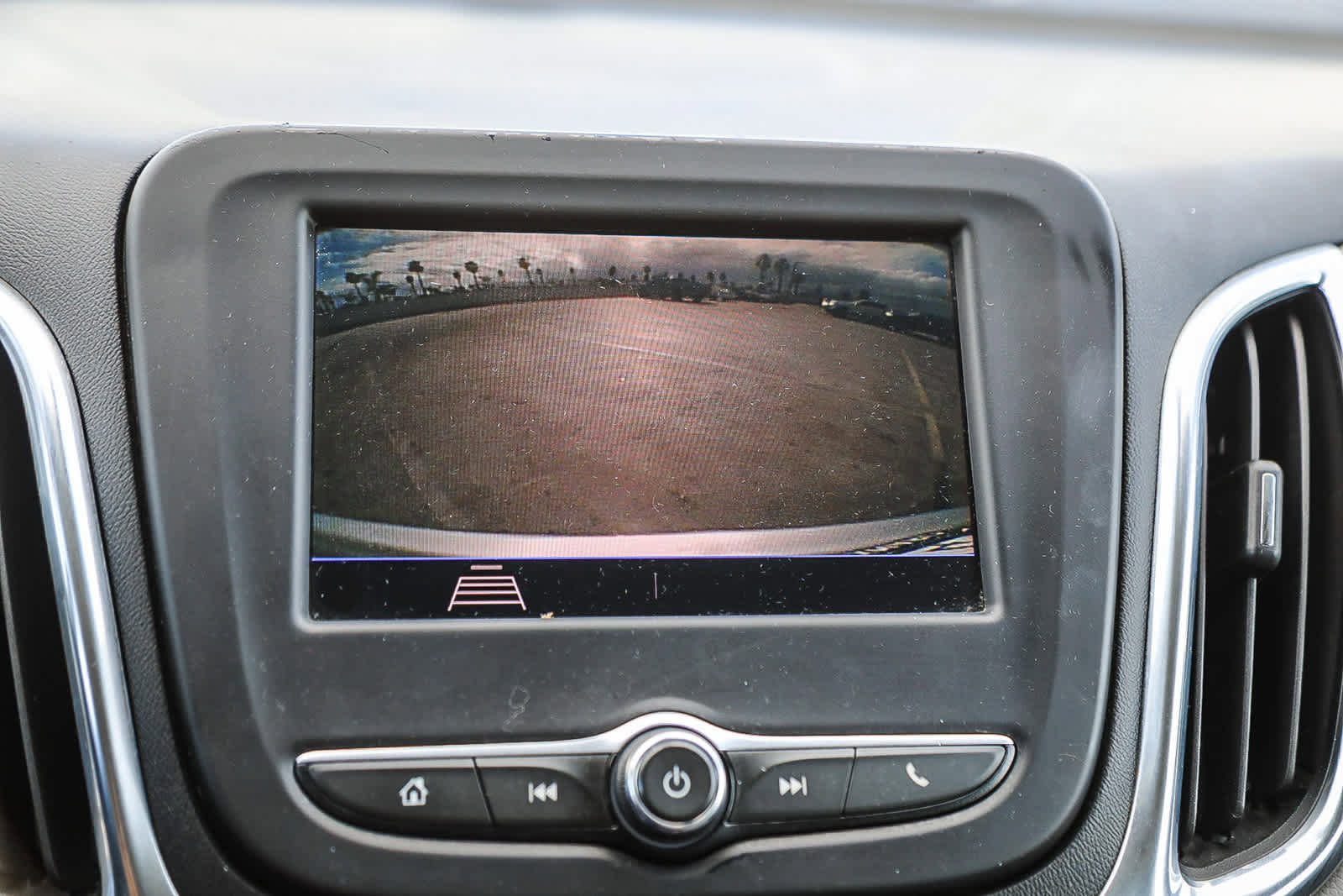 Used 2021 Chevrolet Equinox LS image 23