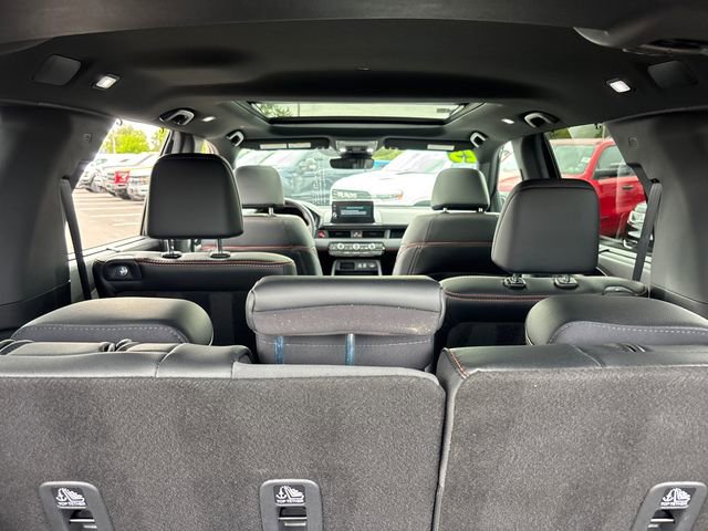 Used 2025 Honda Pilot TrailSport image 34