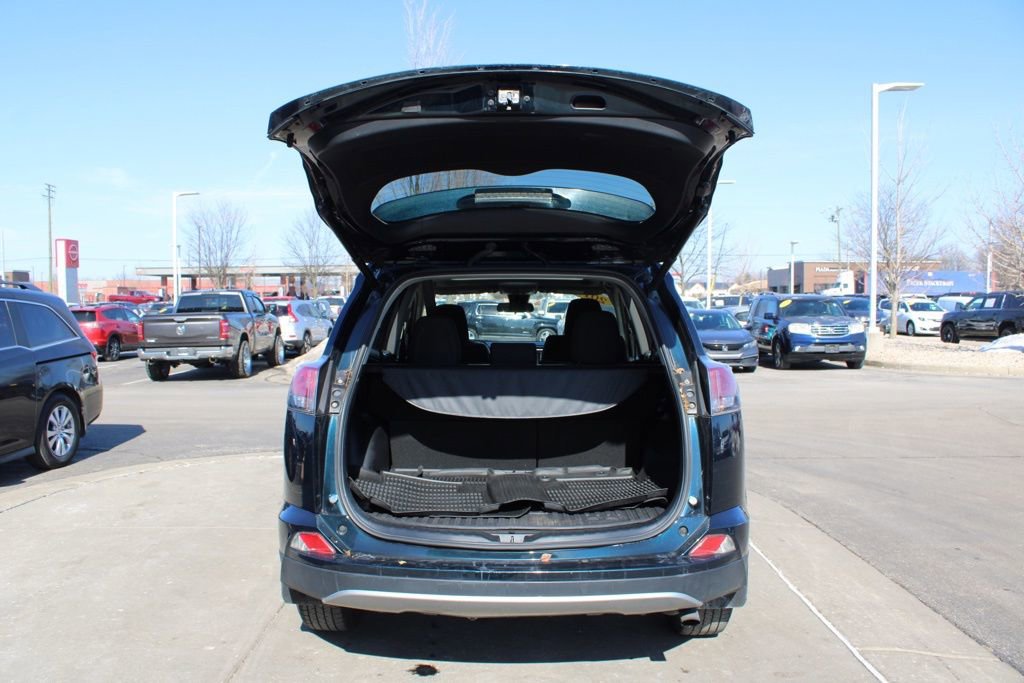 Used 2018 Toyota RAV4 XLE image 9