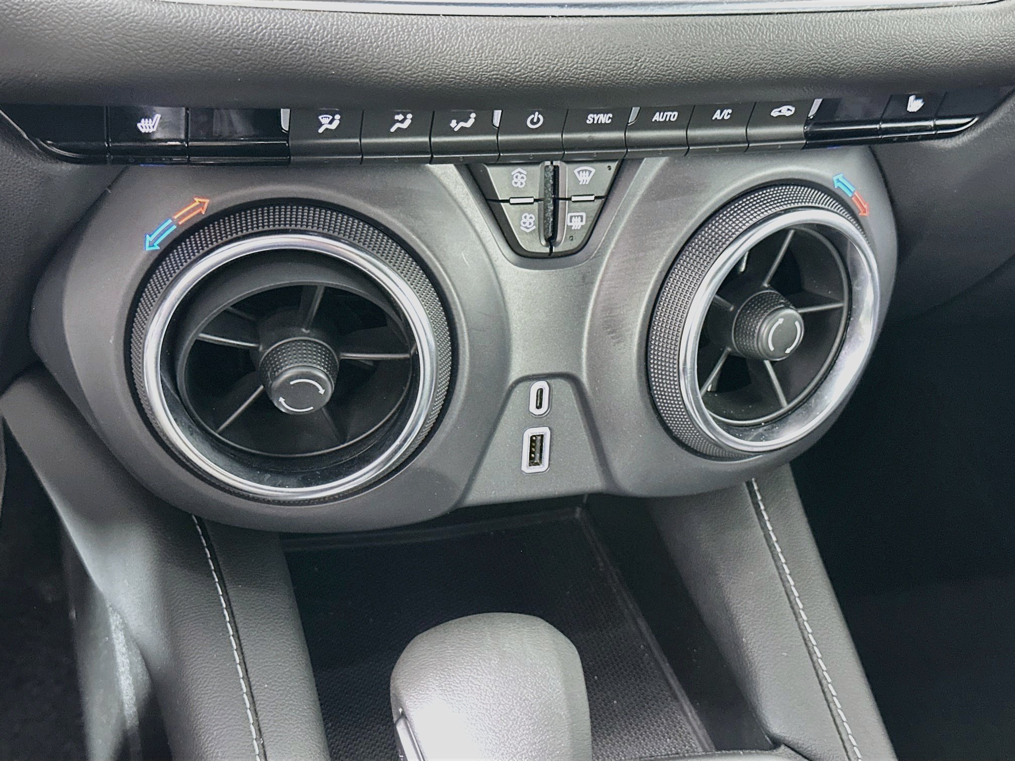 Used 2025 Chevrolet Blazer LT FWD image 23