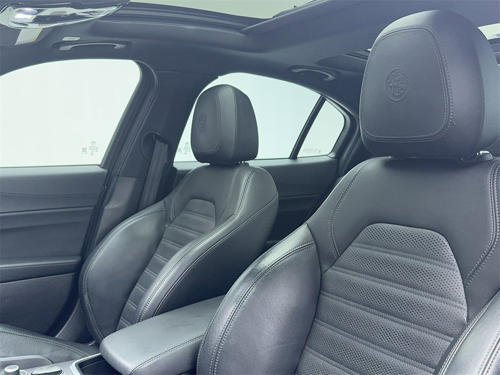 Used 2022 Alfa Romeo Giulia Veloce image 38