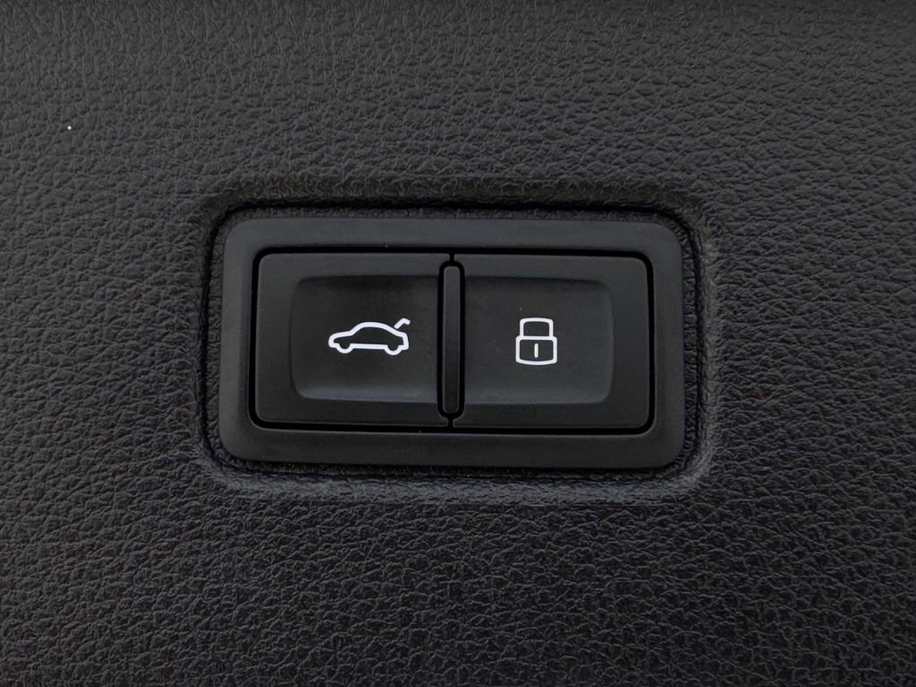 Used 2020 Audi Q7 3.0T Premium Plus w/ Premium Plus Package image 31