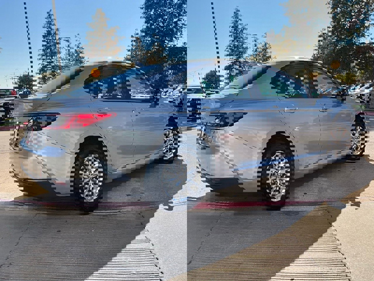 Used 2025 Toyota Camry LE image 6