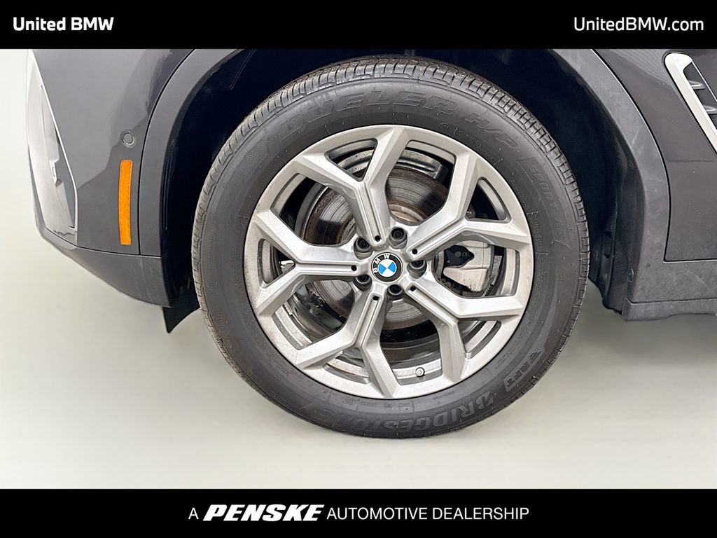 Used 2025 BMW X4 xDrive30i w/ Premium Package image 2
