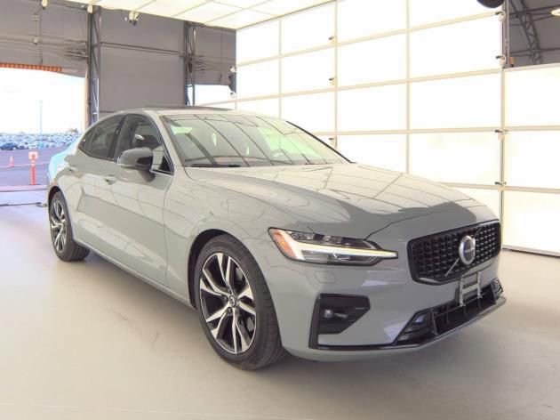 Used 2025 Volvo S60 B5 Core image 1