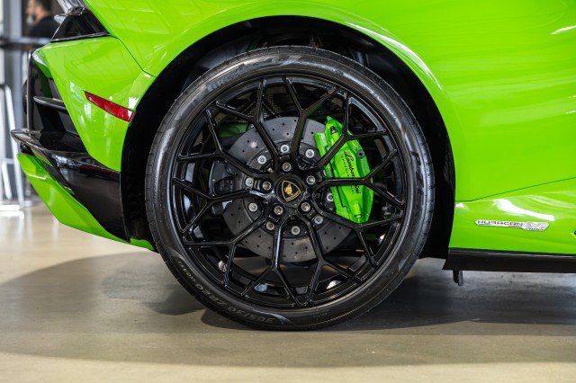 Used 2022 Lamborghini Huracan EVO RWD image 23