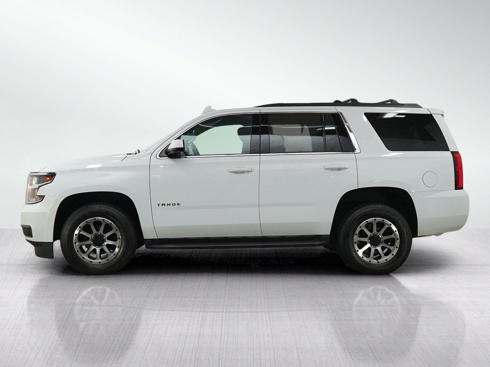 Used 2019 Chevrolet Tahoe LS AWD/4WD image 2