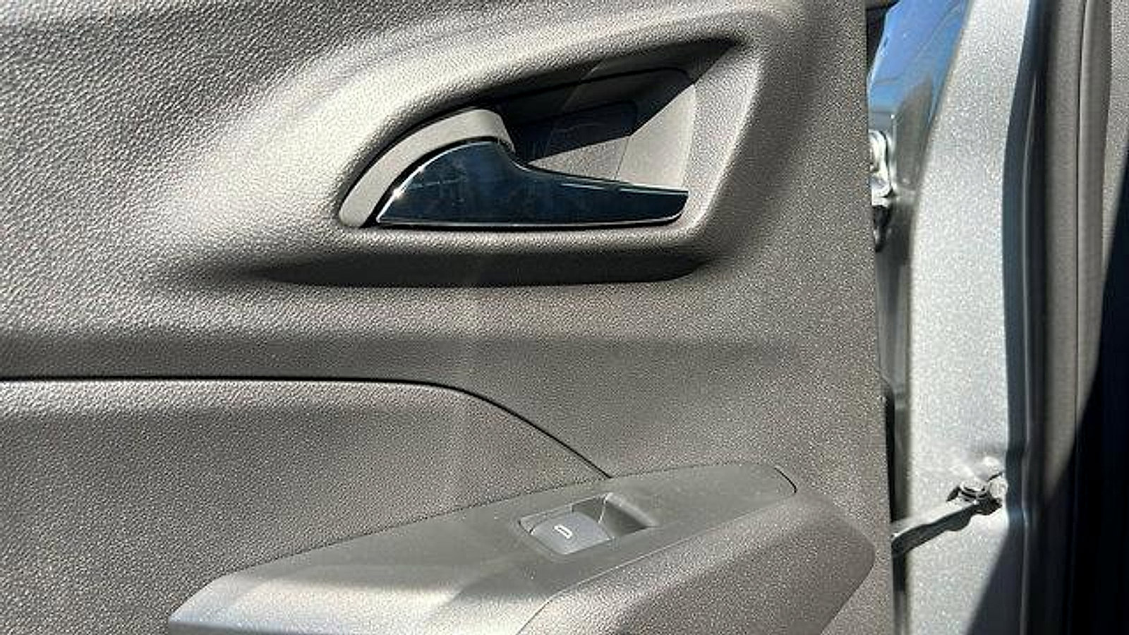 New 2026 Chevrolet Trax LT w/ Sunroof Package image 12