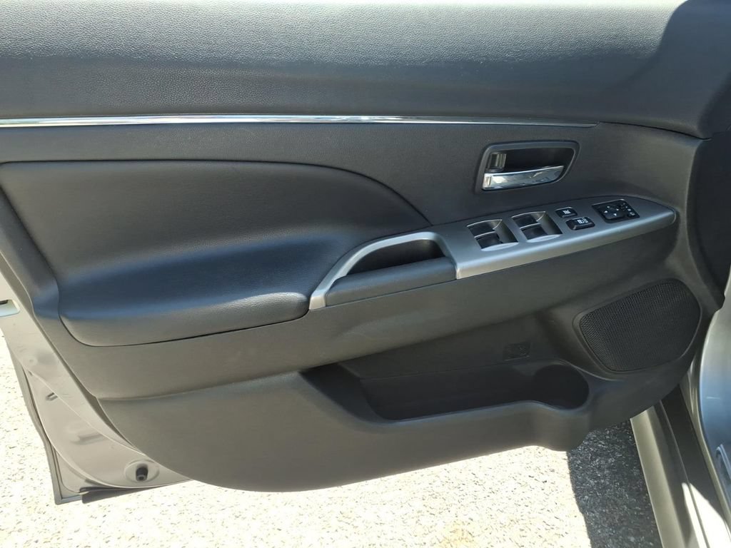 Used 2018 Mitsubishi Outlander Sport SEL FWD image 17