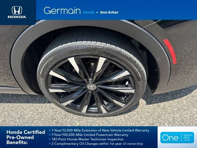 Used 2024 Toyota Crown Platinum AWD/4WD image 12