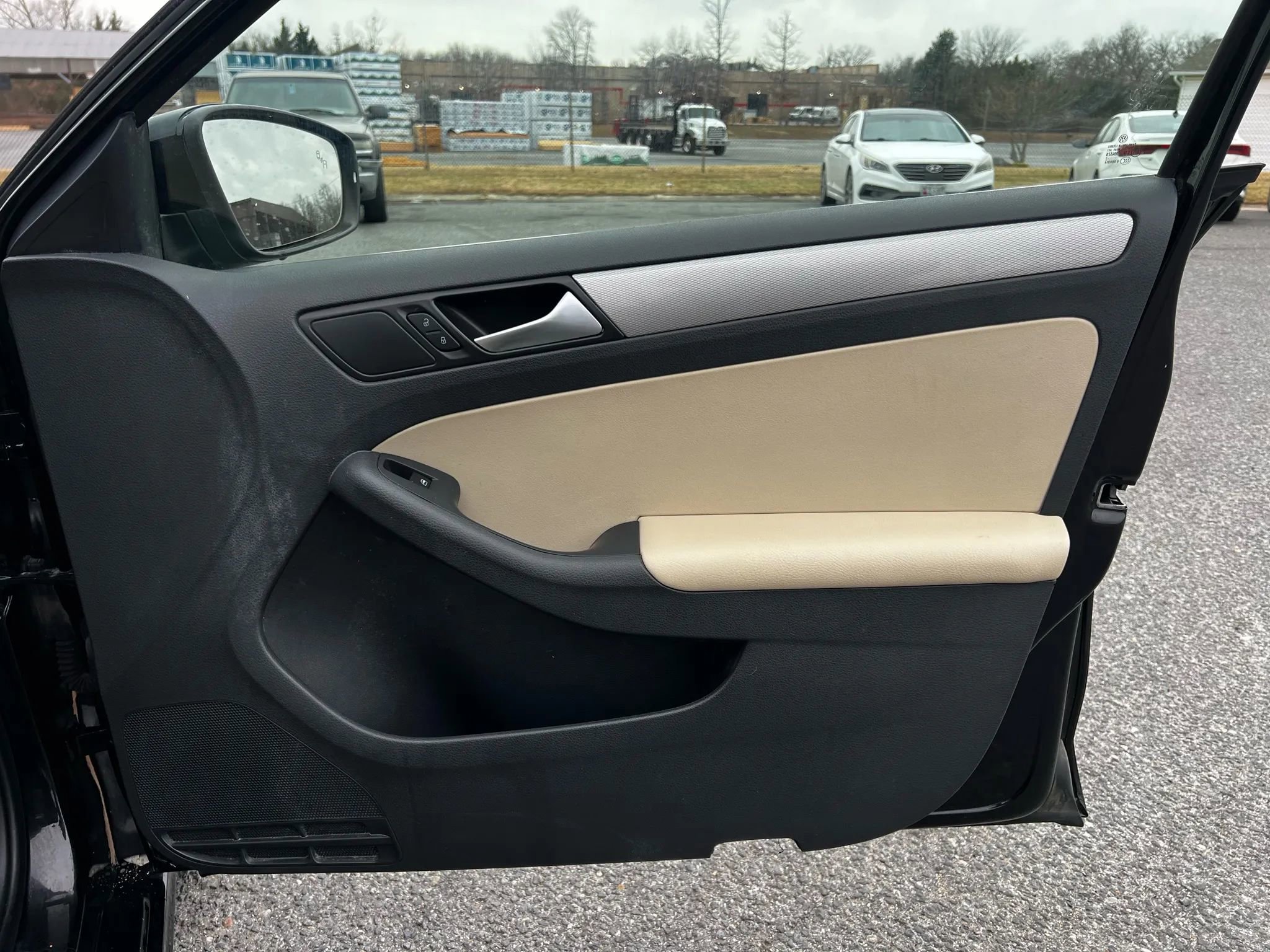 Used 2017 Volkswagen Jetta SE image 18