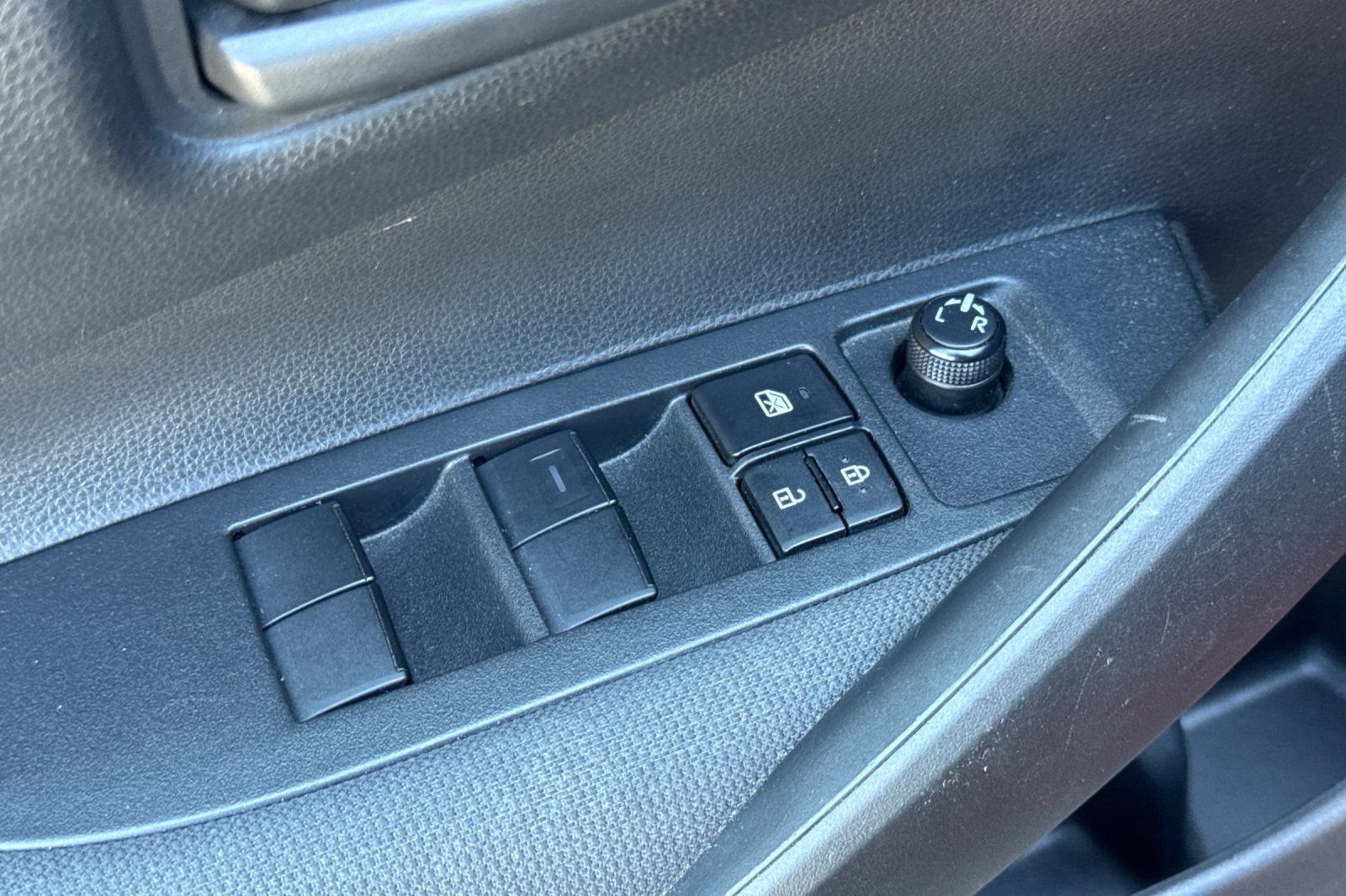 Used 2022 Toyota Corolla LE FWD image 13