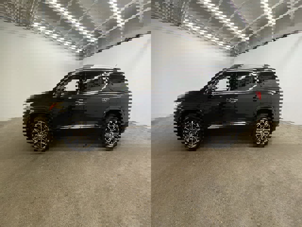 Used 2018 GMC Acadia Denali w/ Technology Package image 3