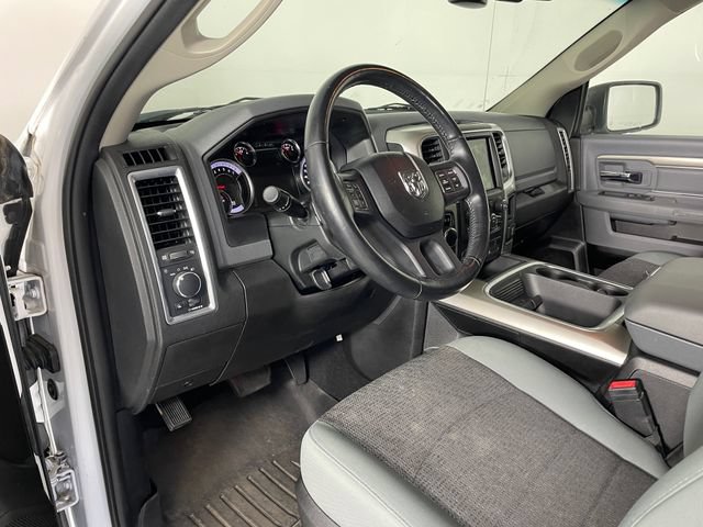 Used 2020 RAM 1500 Classic SLT w/ Luxury Group RWD image 3