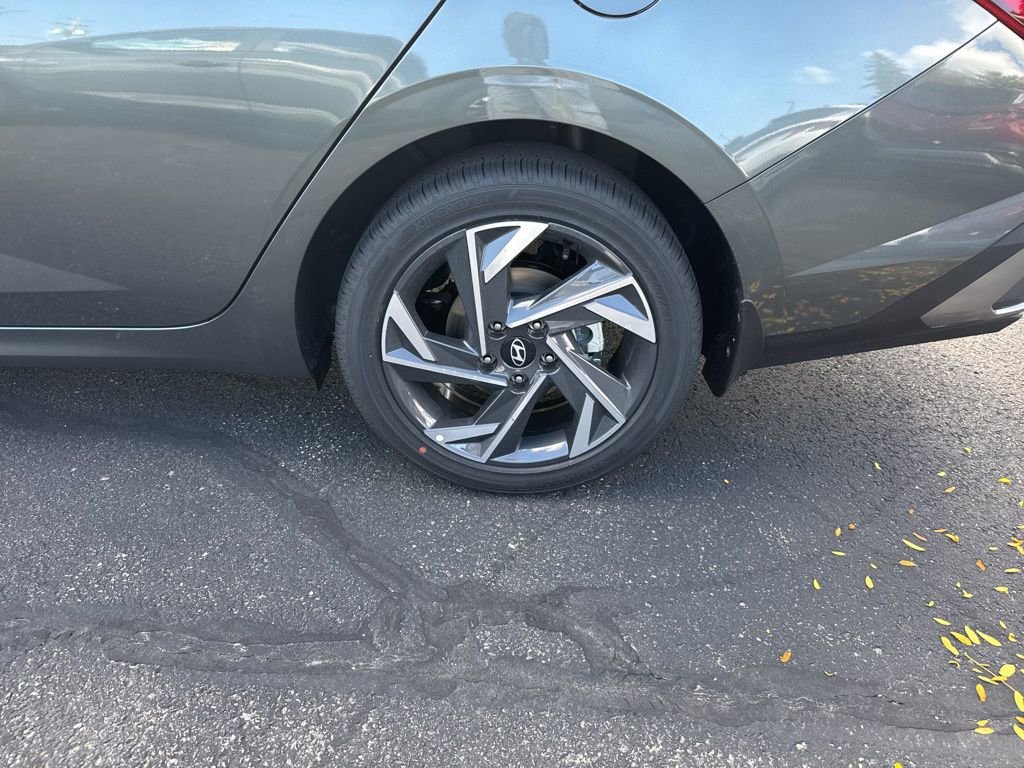 New 2025 Hyundai Elantra SEL image 12