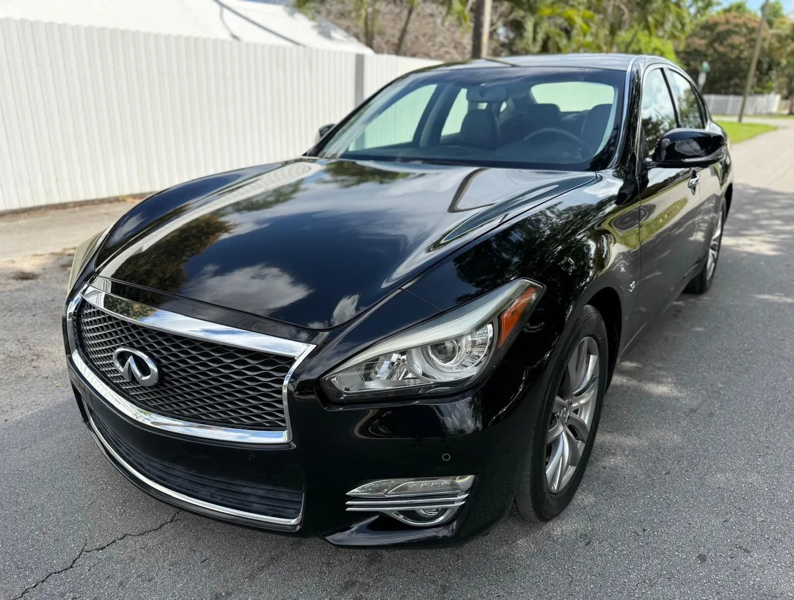 Used 2018 INFINITI Q70 Luxe image 8