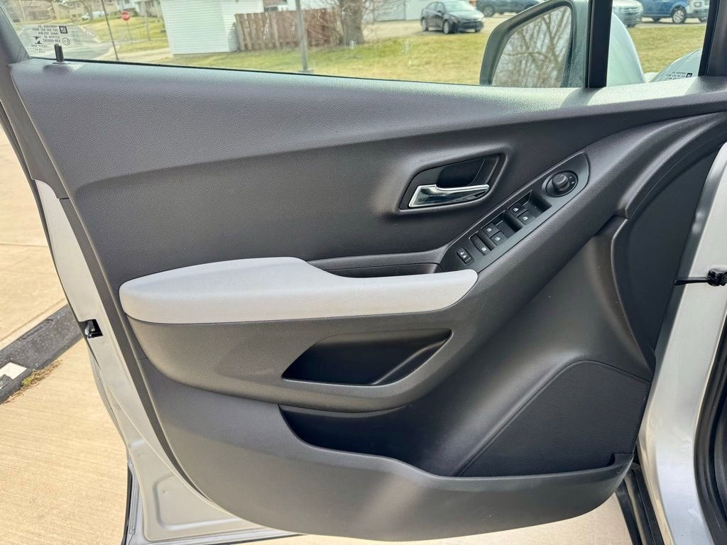 Used 2020 Chevrolet Trax LT w/ Driver Confidence Package image 15