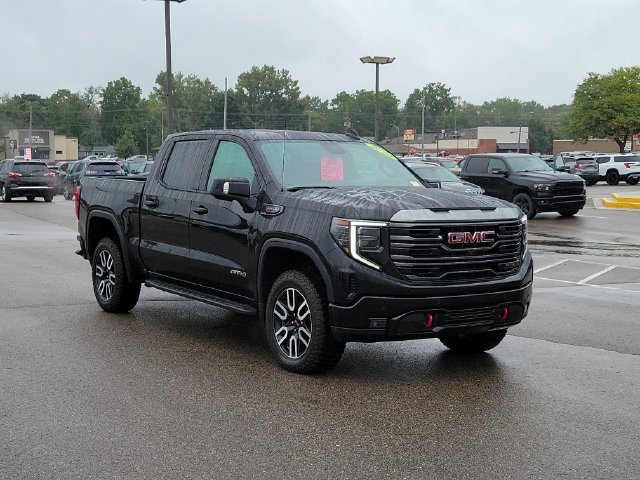 Used 2024 GMC Sierra 1500 AT4 w/ Technology Package AWD/4WD image 4