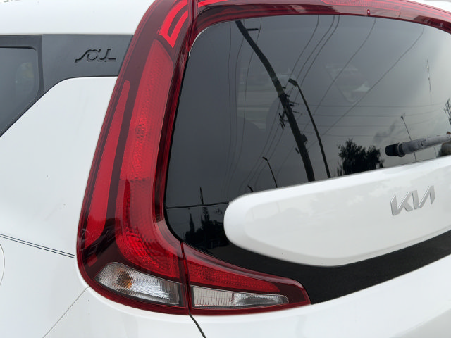 Used 2022 Kia Soul EX FWD image 14