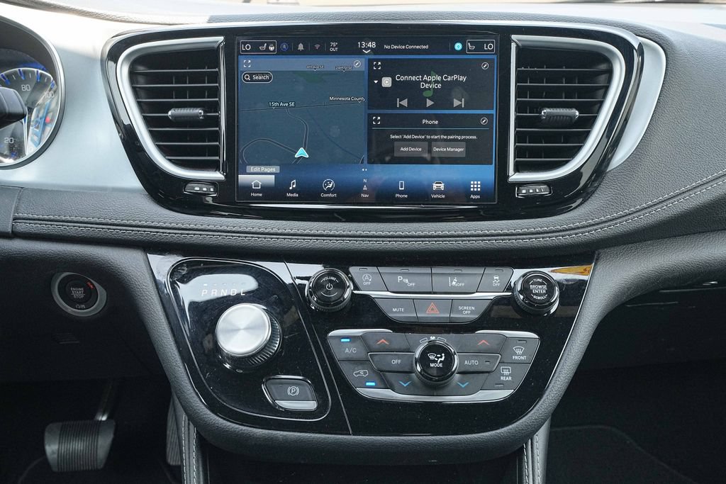 Used 2025 Chrysler Pacifica Limited FWD image 29
