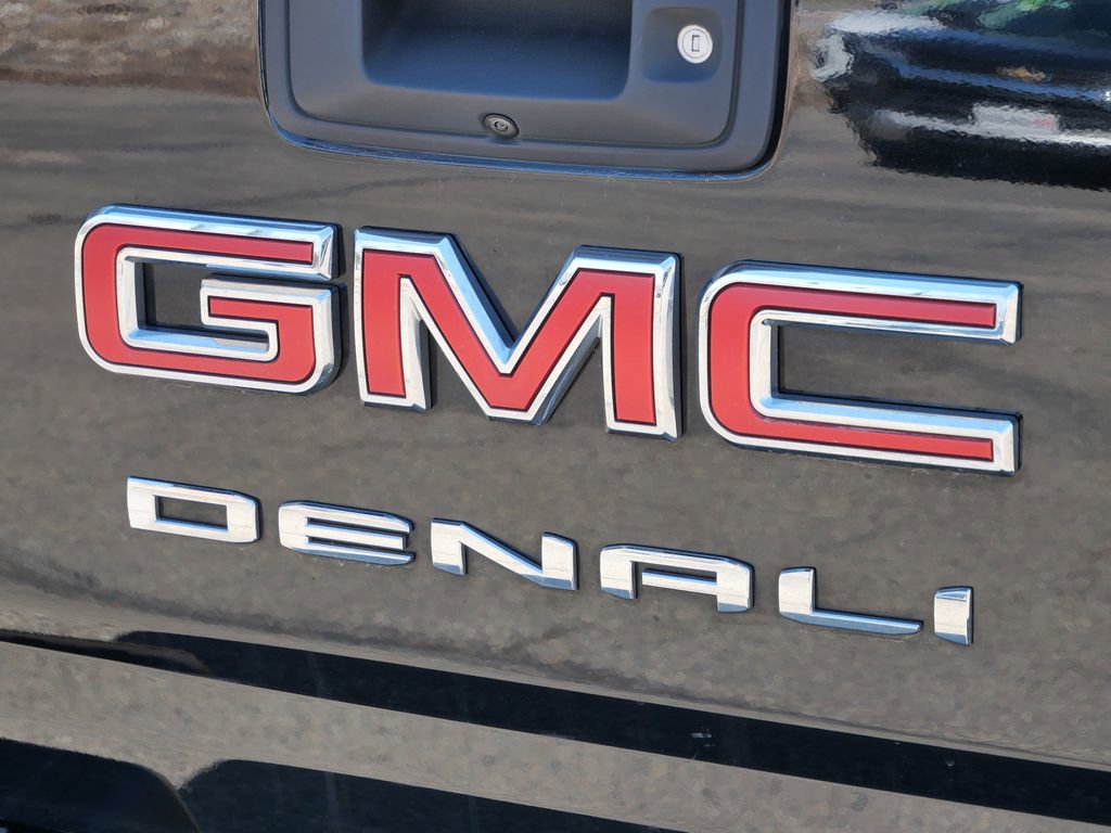 Used 2022 GMC Canyon Denali w/ Denali Black Edition Package image 10
