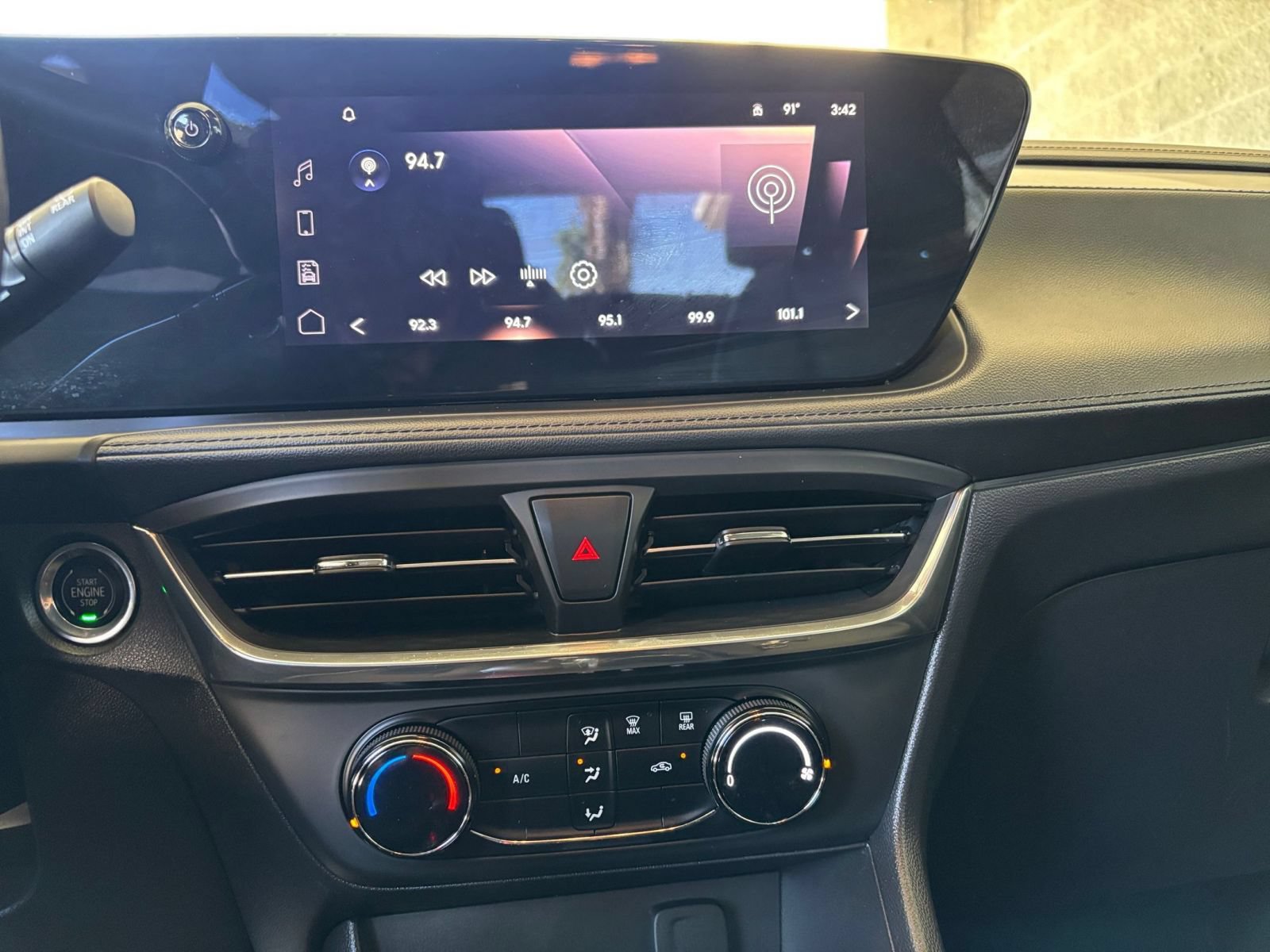 Used 2025 Buick Encore GX Preferred AWD/4WD image 19