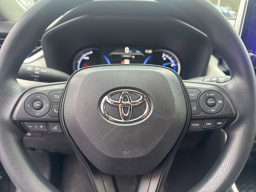 Used 2025 Toyota RAV4 XLE image 7
