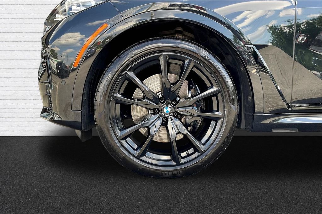Used 2022 BMW X7 xDrive40i w/ M Sport Package AWD/4WD image 32