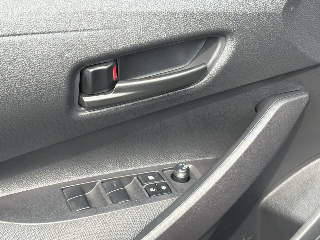 Used 2025 Toyota Corolla LE w/ LE Premium Package FWD image 18