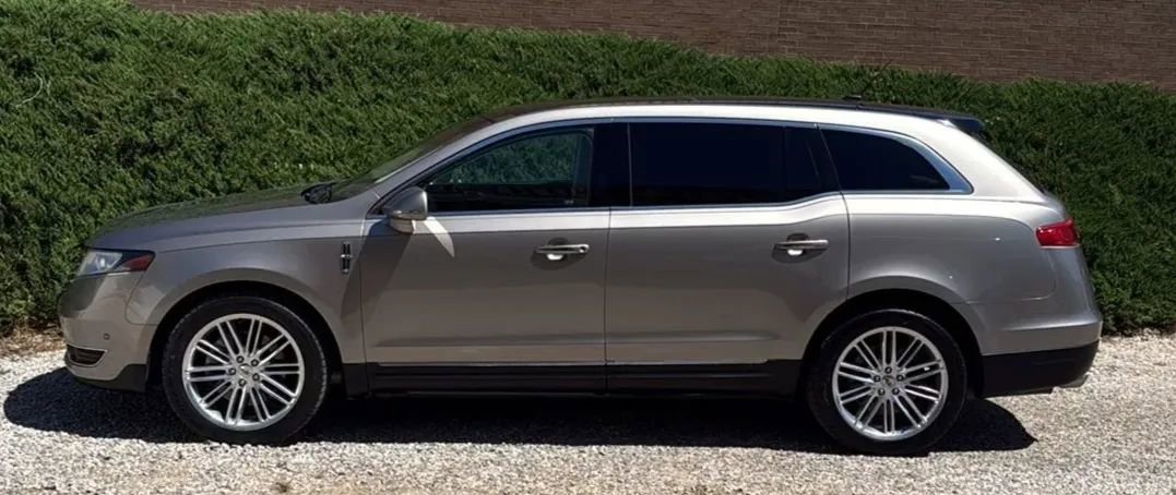 Used 2018 Lincoln MKT AWD w/ Technology Package image 2