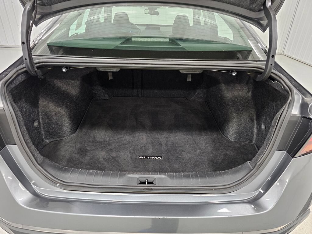 Used 2024 Nissan Altima 2.5 SV FWD image 15