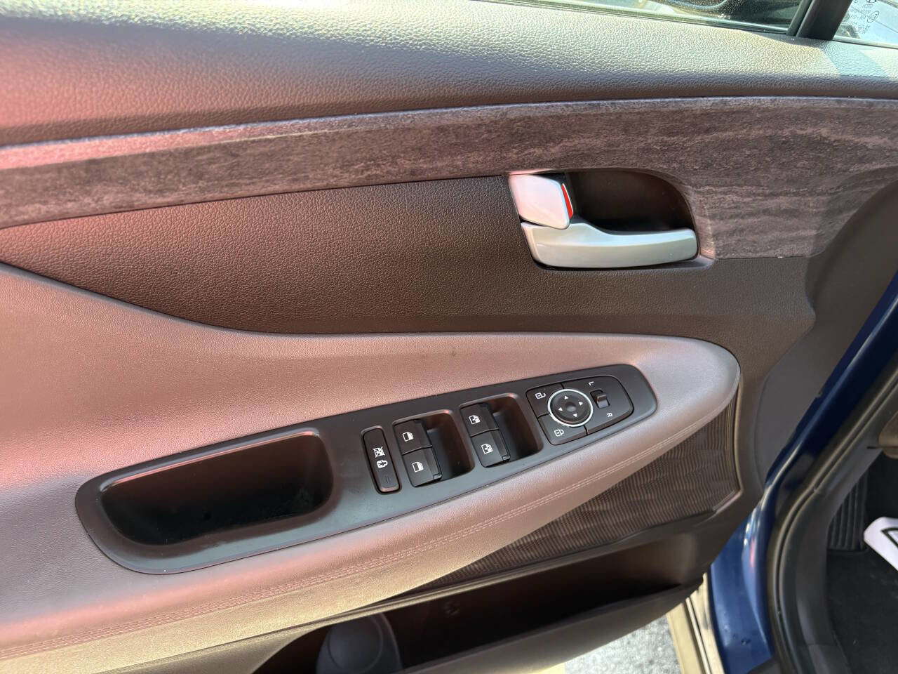 Used 2019 Hyundai Santa Fe SEL FWD image 18