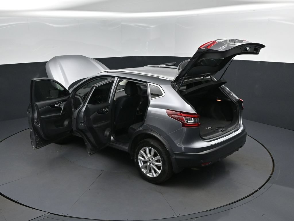 Used 2022 Nissan Rogue Sport SV FWD image 2
