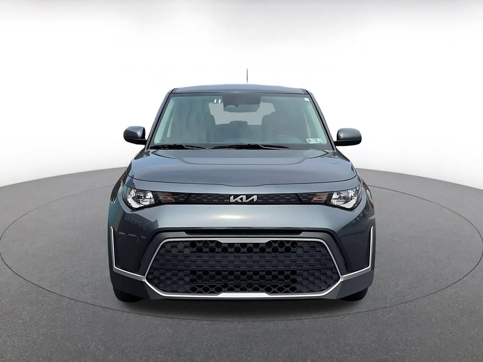 Used 2025 Kia Soul LX w/ LX Technology Package FWD image 4