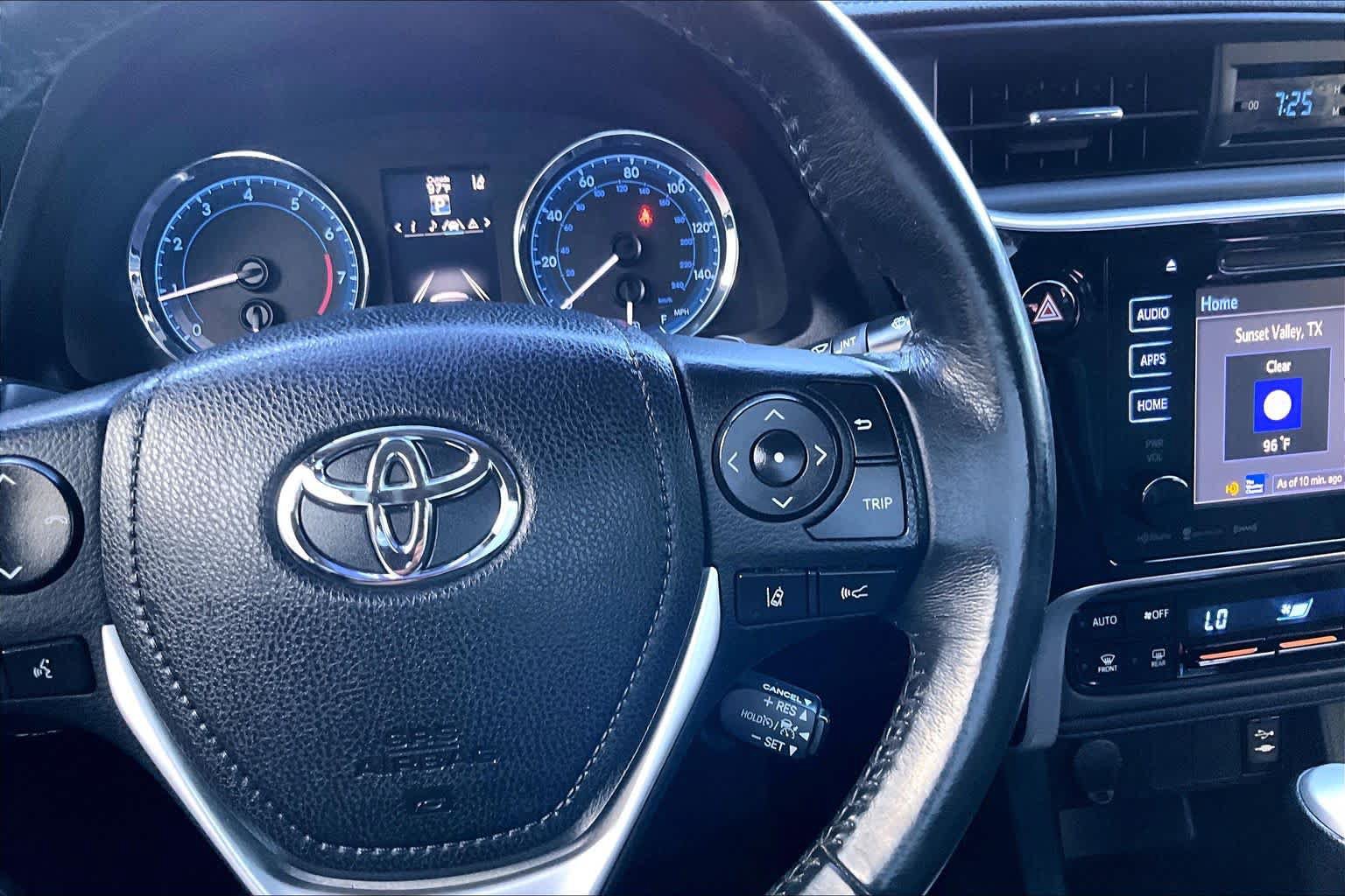 Used 2017 Toyota Corolla SE w/ SE Premium Package FWD image 25