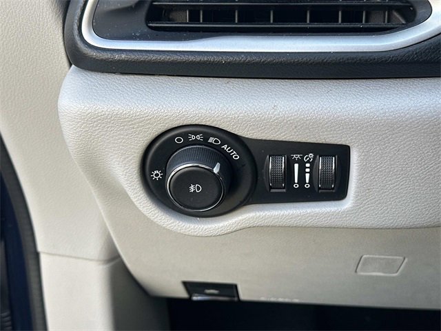 Certified 2020 Chrysler Pacifica Touring w/ Advanced Safetytec Group image 23