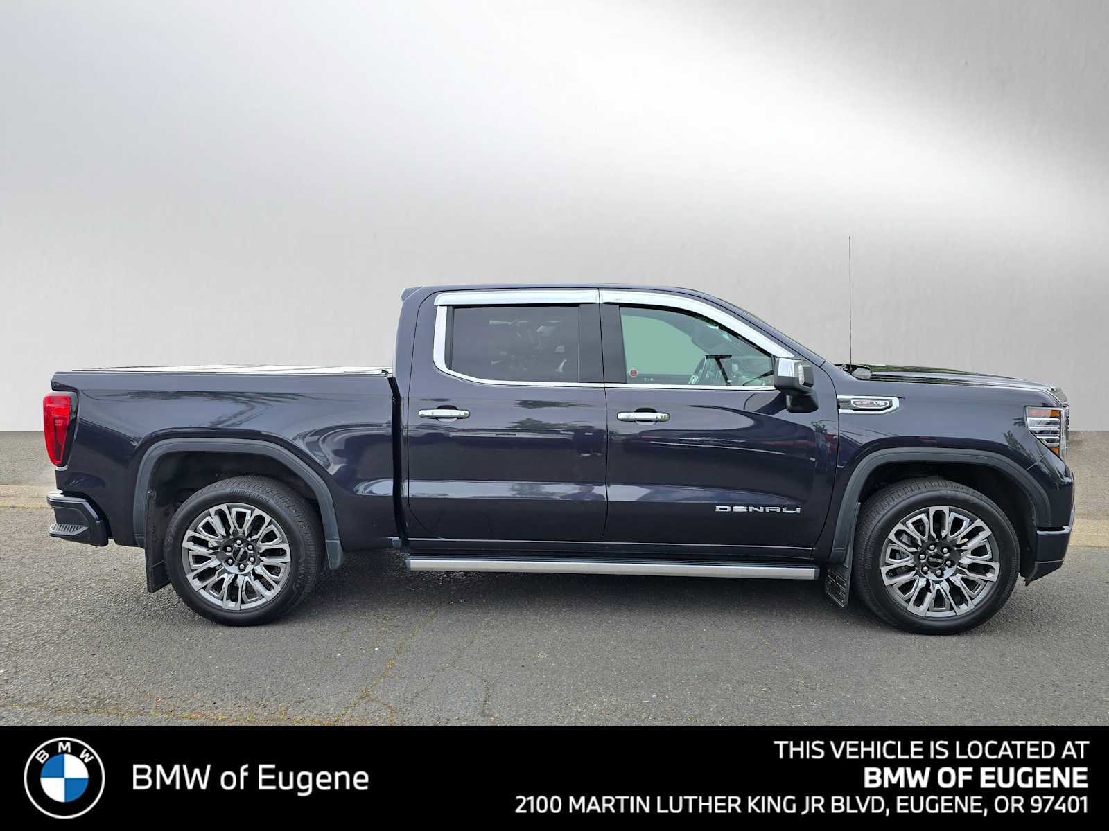 Used 2022 GMC Sierra 1500 Denali w/ Technology Package AWD/4WD image 2