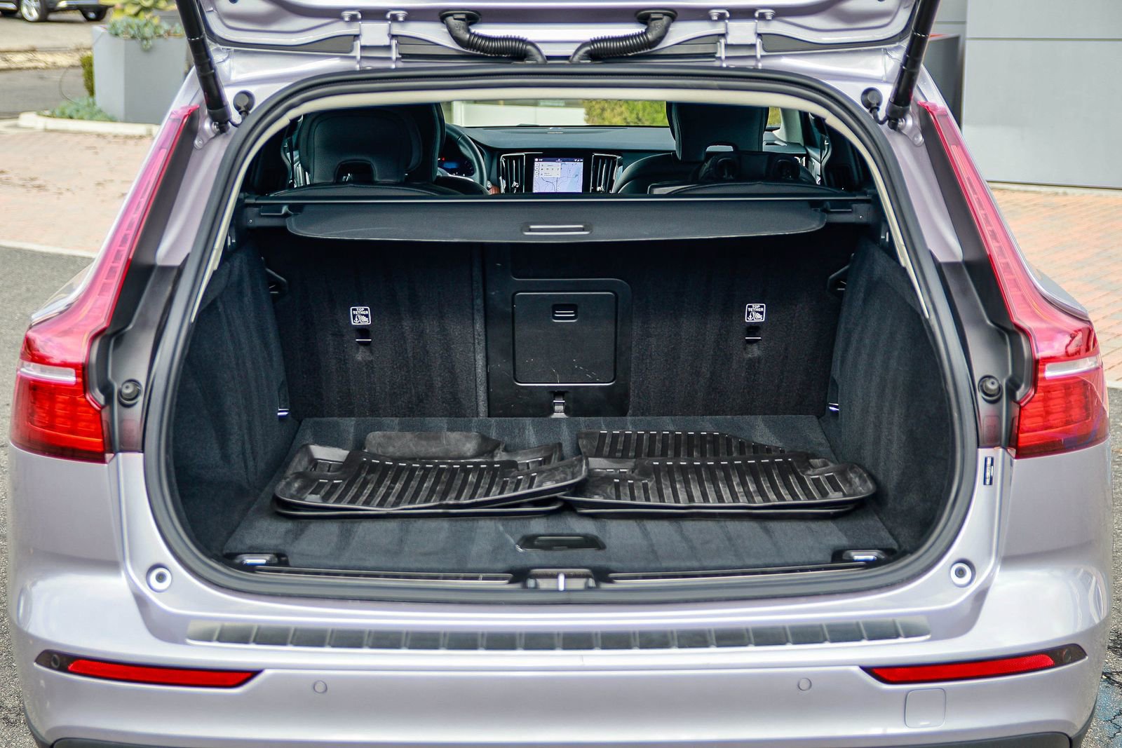 Certified 2026 Volvo V60 B5 Cross Country Plus w/ Climate Package image 30