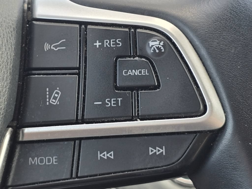 Used 2023 Toyota Highlander LE AWD/4WD image 30