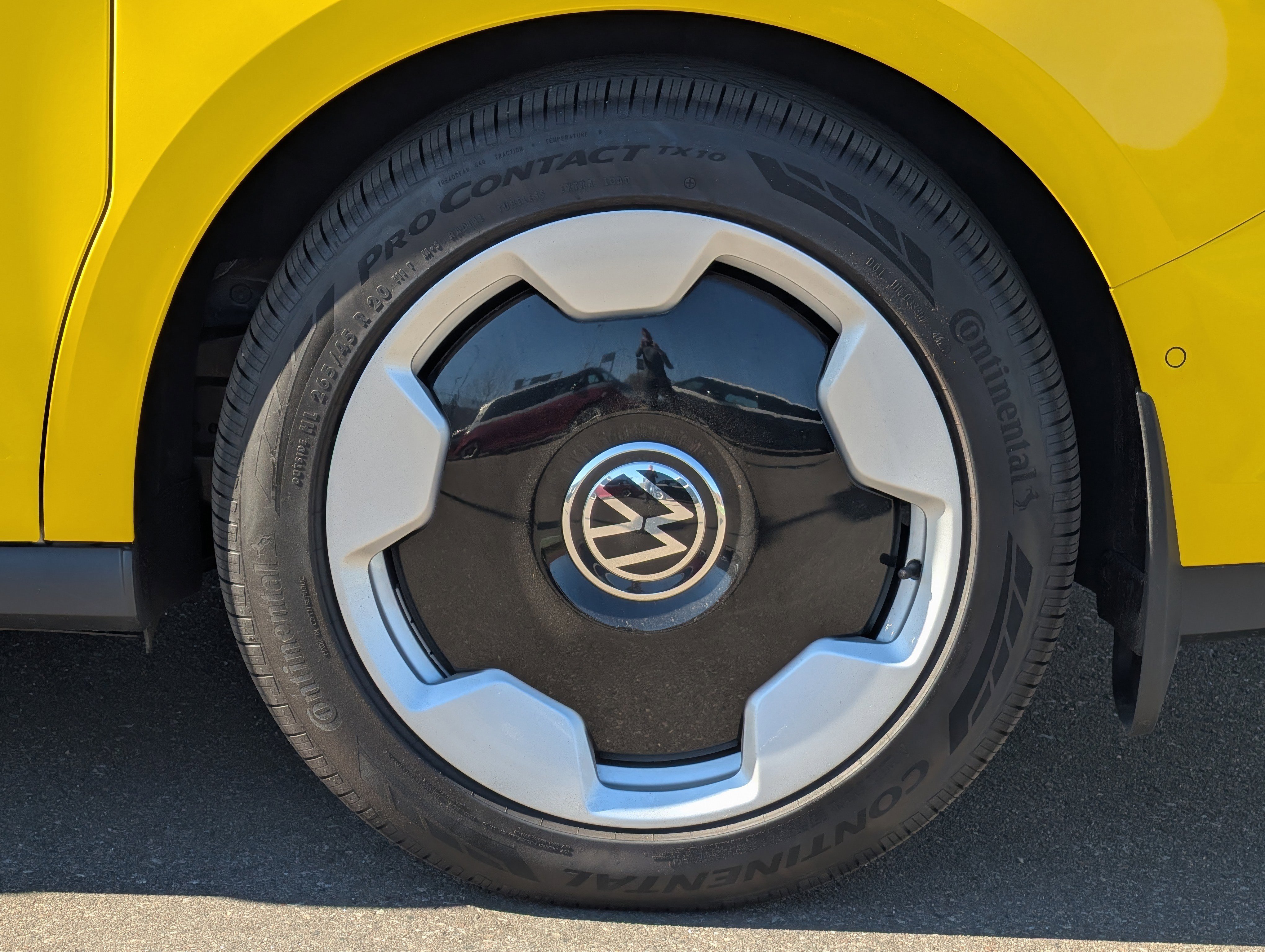 New 2025 Volkswagen ID. Buzz Pro S RWD image 3