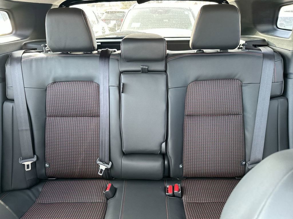 Certified 2025 Nissan Kicks SR image 33