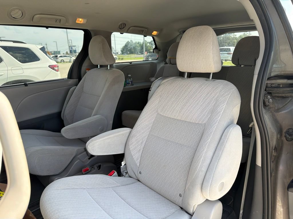 Used 2020 Toyota Sienna LE FWD image 9