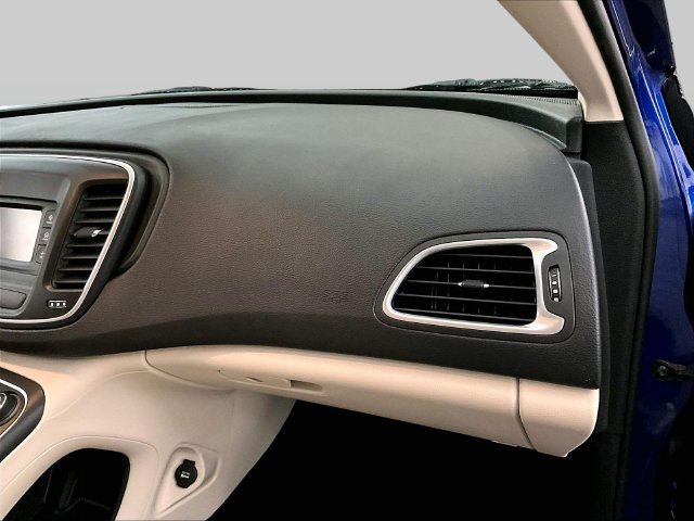 Used 2015 Chrysler 200 Limited FWD image 16