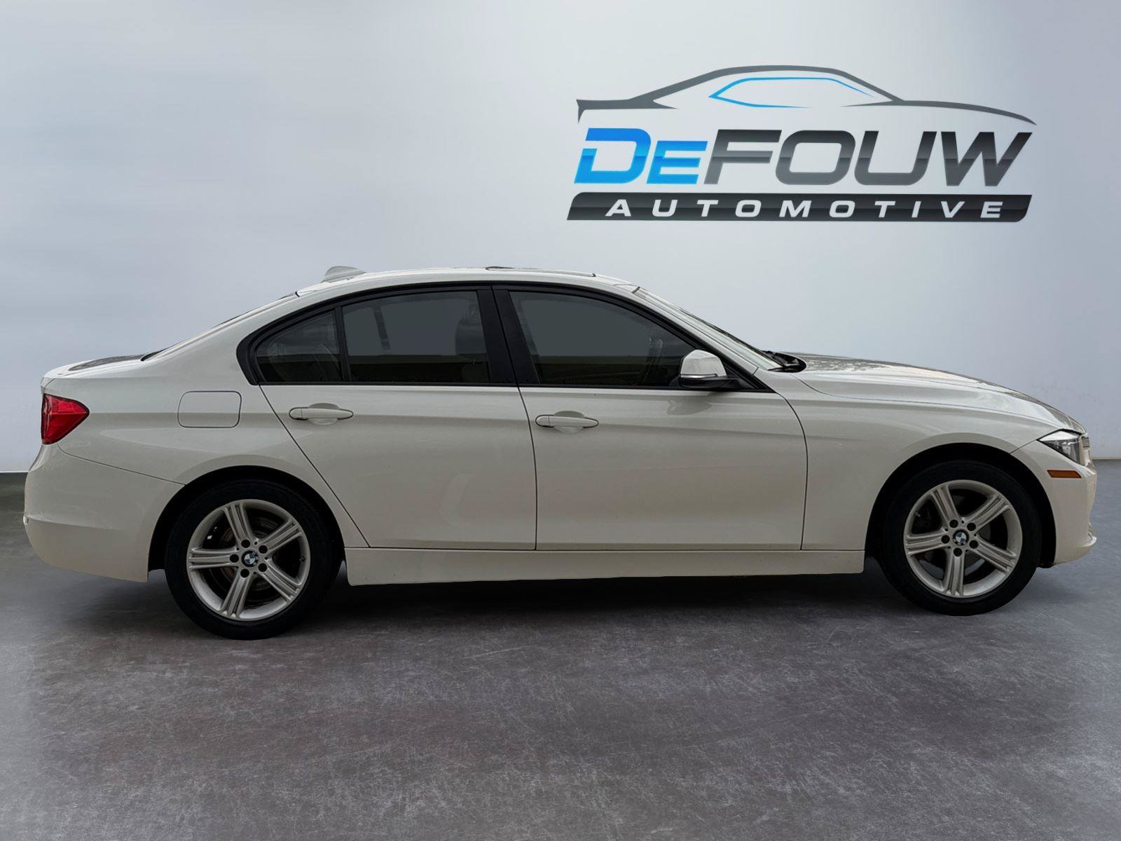 Used 2015 BMW 328i xDrive Sedan AWD/4WD image 2